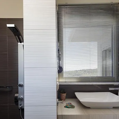 빌라 Rizes Villa, Jacuzzi & Pool Amid Olive Trees *
