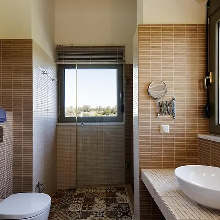 Rizes Villa, Jacuzzi & Pool Amid Olive Trees *