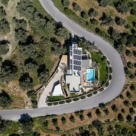 Rizes Villa, Jacuzzi & Pool Amid Olive Trees Willa