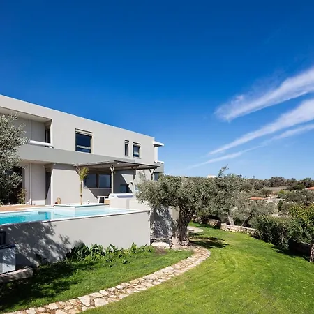Rizes Villa, Jacuzzi & Pool Amid Olive Trees 别墅 *